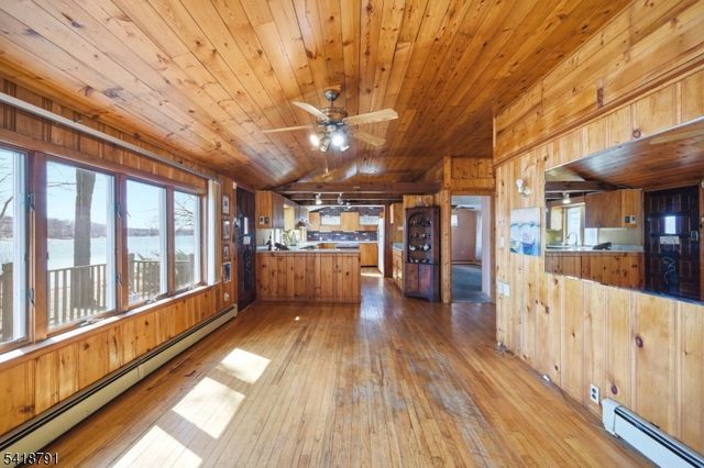 27 Plaza Dr, Hampton Twp., NJ 07860