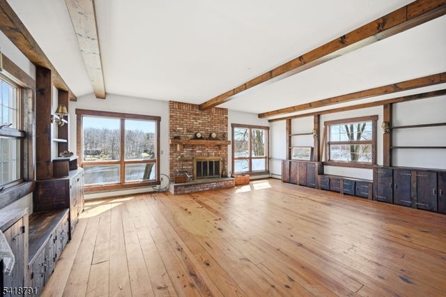 27 Plaza Dr, Hampton Twp., NJ 07860