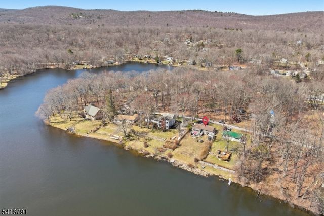 27 Plaza Dr, Hampton Twp., NJ 07860