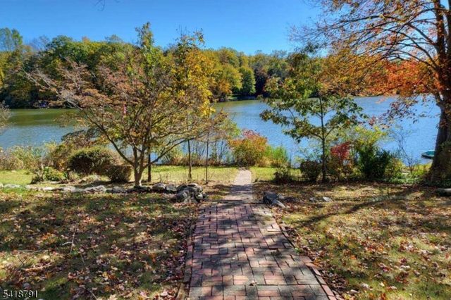 27 Plaza Dr, Hampton Twp., NJ 07860