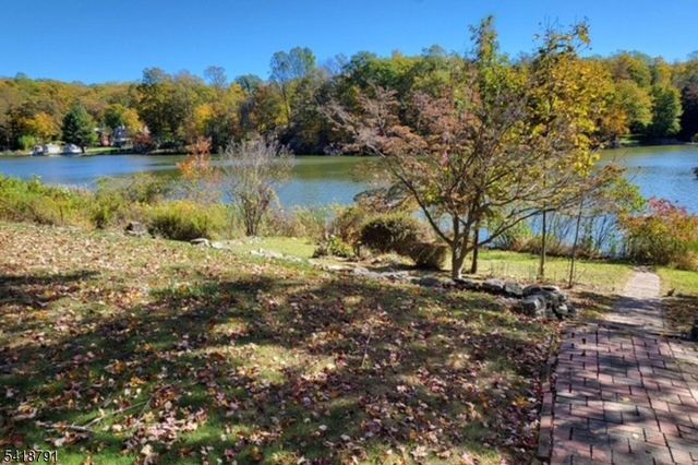 27 Plaza Dr, Hampton Twp., NJ 07860