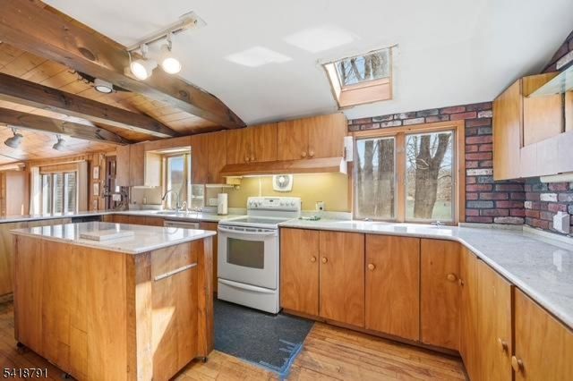 27 Plaza Dr, Hampton Twp., NJ 07860
