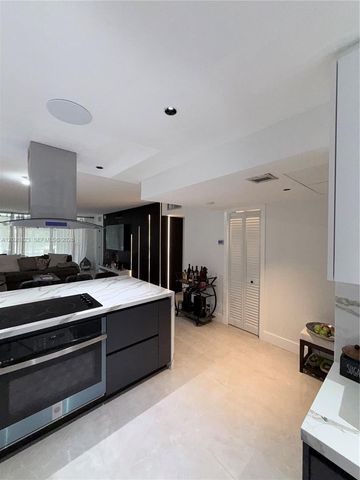 605 Oaks Drive 307, Pompano Beach, FL 33069
