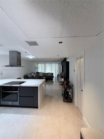 605 Oaks Drive 307, Pompano Beach, FL 33069