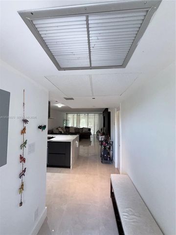 605 Oaks Drive 307, Pompano Beach, FL 33069