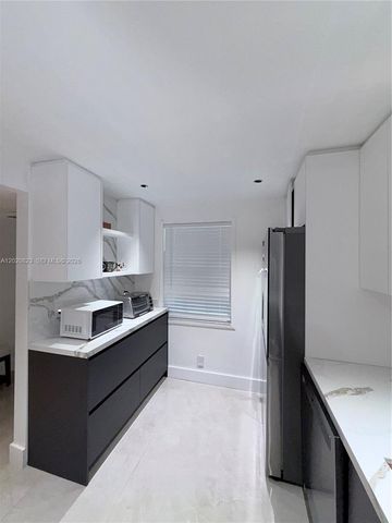 605 Oaks Drive 307, Pompano Beach, FL 33069