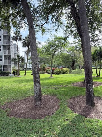 605 Oaks Drive 307, Pompano Beach, FL 33069