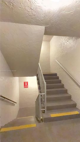 605 Oaks Drive 307, Pompano Beach, FL 33069