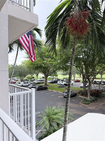 605 Oaks Drive 307, Pompano Beach, FL 33069