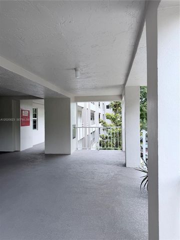 605 Oaks Drive 307, Pompano Beach, FL 33069