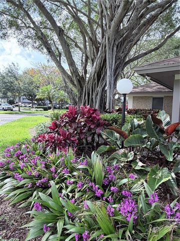 605 Oaks Drive 307, Pompano Beach, FL 33069