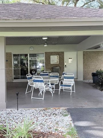 605 Oaks Drive 307, Pompano Beach, FL 33069