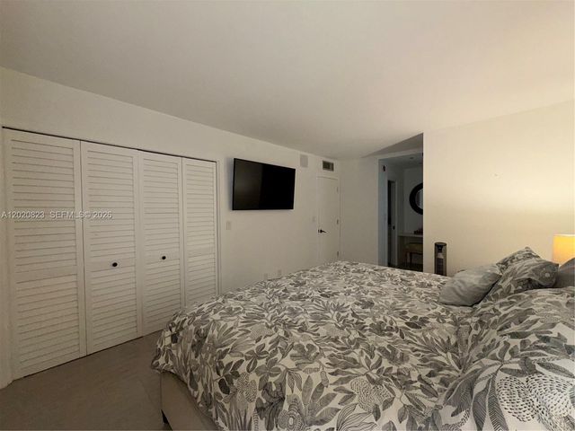 605 Oaks Drive 307, Pompano Beach, FL 33069