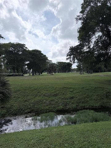 605 Oaks Drive 307, Pompano Beach, FL 33069