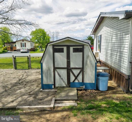 185 CONODOGUINET MOBILE EST, Newville, PA 17241