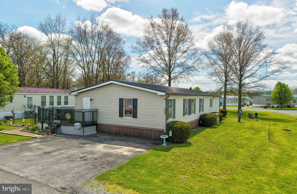 185 CONODOGUINET MOBILE EST, Newville, PA 17241