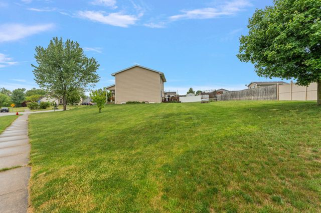 515 Tamarack Trail, Hebron, IN 46341