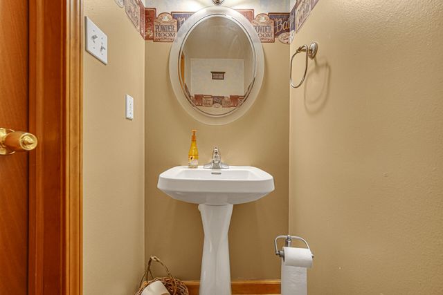 515 Tamarack Trail, Hebron, IN 46341