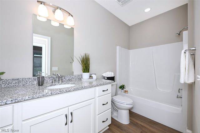 2080 Hawthorn Court, Green, OH 44720