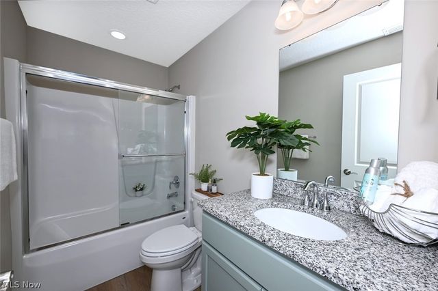 2080 Hawthorn Court, Green, OH 44720