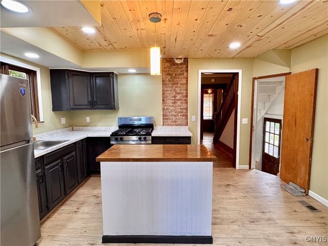 16 Orchard Avenue, Auburn, NY 13021