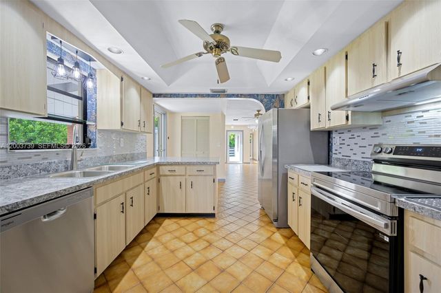 5746 SW 53rd Ter, South Miami, FL 33155