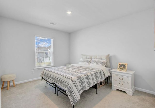 86 Red Bluff Street, Summerville, SC 29483