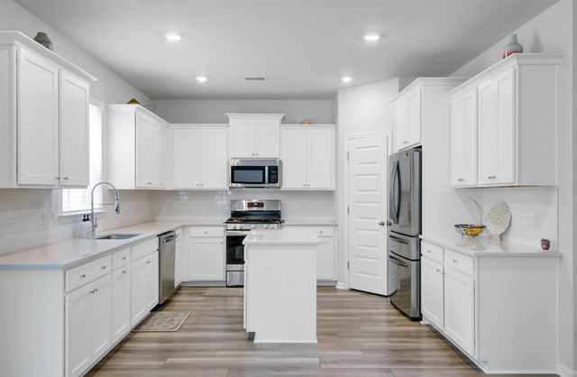 86 Red Bluff Street, Summerville, SC 29483