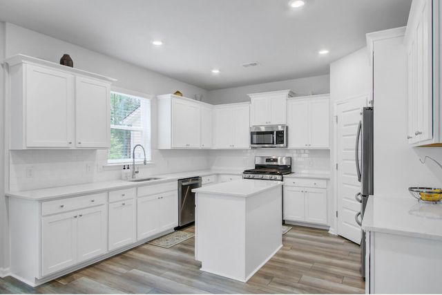 86 Red Bluff Street, Summerville, SC 29483