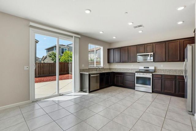 221 Caputo Circle, Oakley, CA 94561