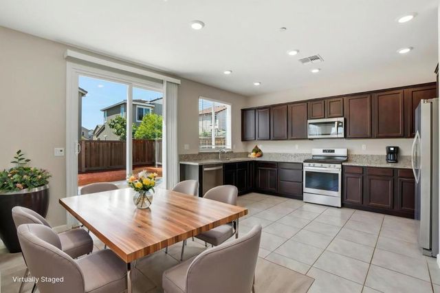 221 Caputo Circle, Oakley, CA 94561