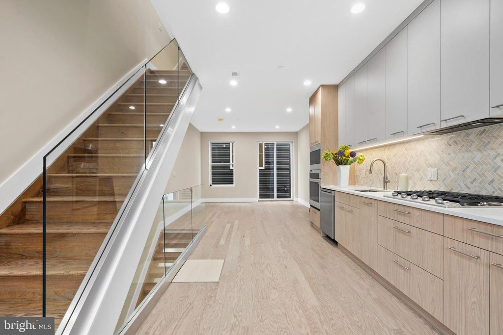 1031 S FAIRHILL ST, Philadelphia, PA 19147