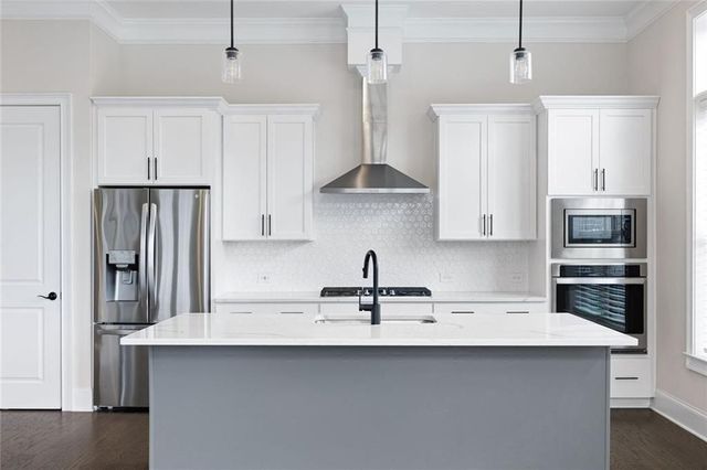 109 Village Green Avenue, Woodstock, GA 30189