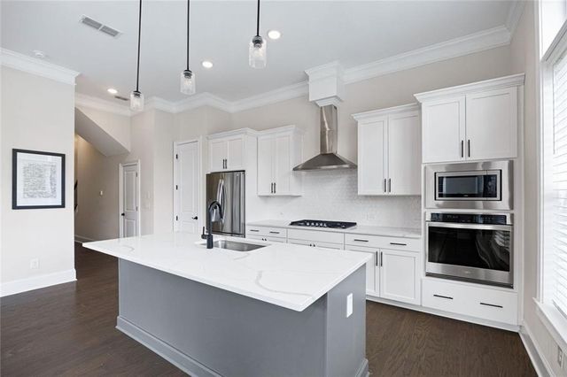 109 Village Green Avenue, Woodstock, GA 30189