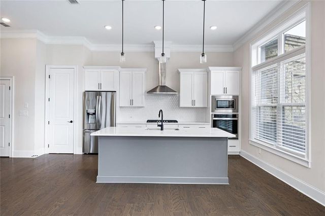 109 Village Green Avenue, Woodstock, GA 30189