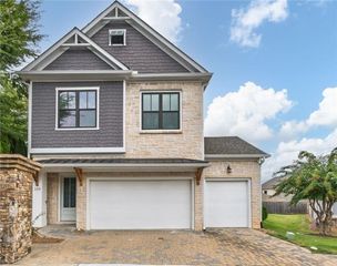 109 Village Green Avenue, Woodstock, GA 30189