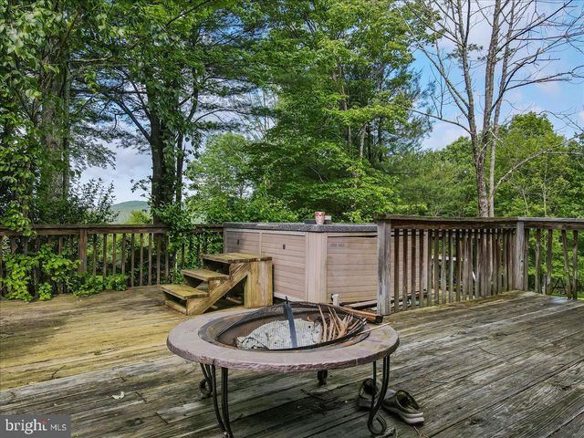 2358 SNAPDRAGON POINT, East Stroudsburg, PA 18301