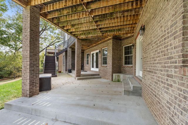 613 Old Coach Road, Nicholasville, KY 40356