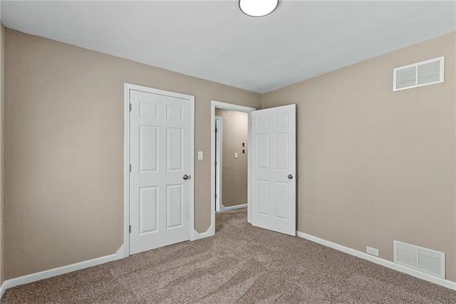 4209 Arlington Avenue, Kansas City, MO 64133