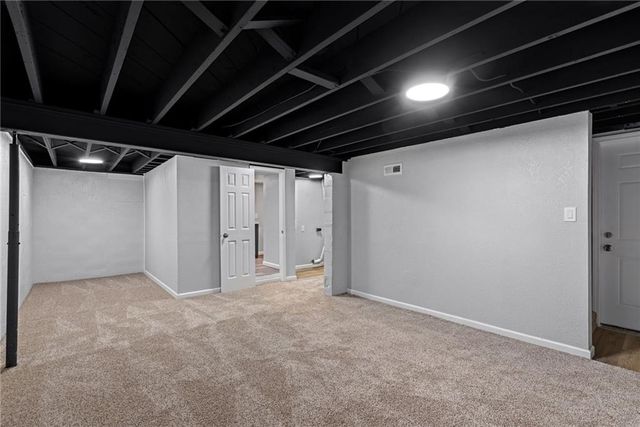 4209 Arlington Avenue, Kansas City, MO 64133