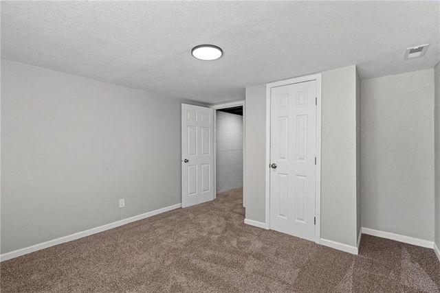 4209 Arlington Avenue, Kansas City, MO 64133