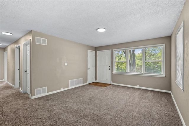 4209 Arlington Avenue, Kansas City, MO 64133
