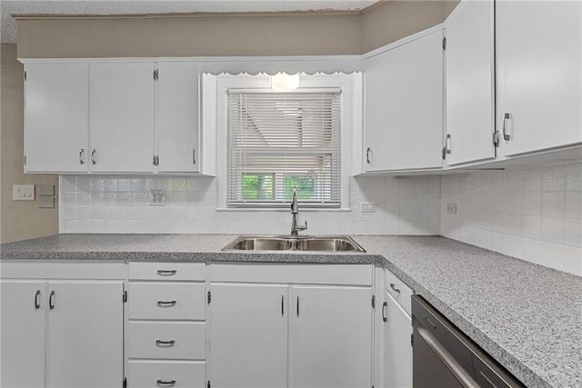 4209 Arlington Avenue, Kansas City, MO 64133