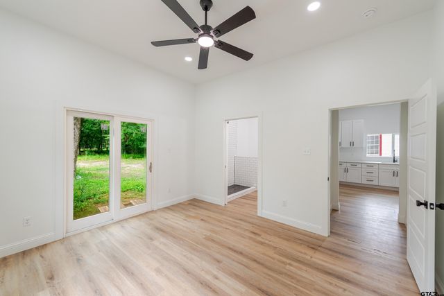 1279 Bonham St., Paris, TX 75460