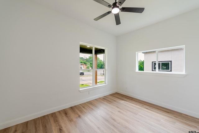 1279 Bonham St., Paris, TX 75460