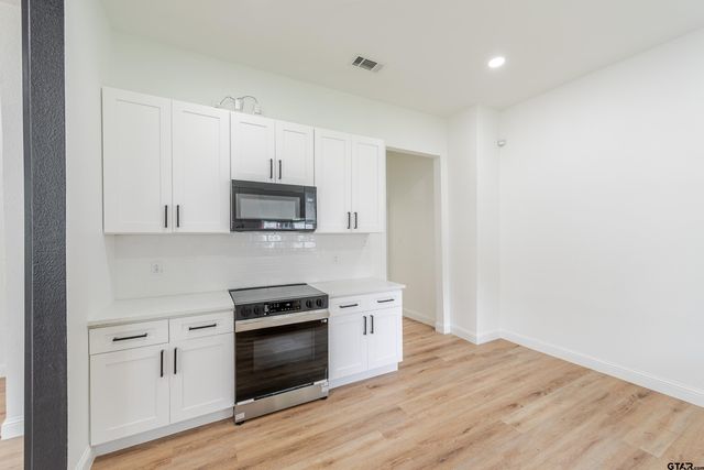 1279 Bonham St., Paris, TX 75460