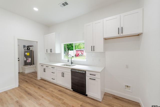 1279 Bonham St., Paris, TX 75460