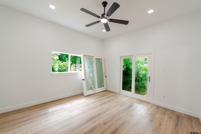 1279 Bonham St., Paris, TX 75460