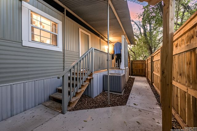 425 Dreamland, Canyon Lake, TX 78133