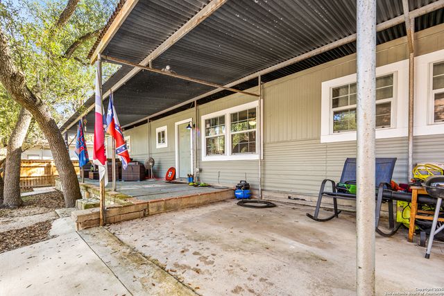 425 Dreamland, Canyon Lake, TX 78133
